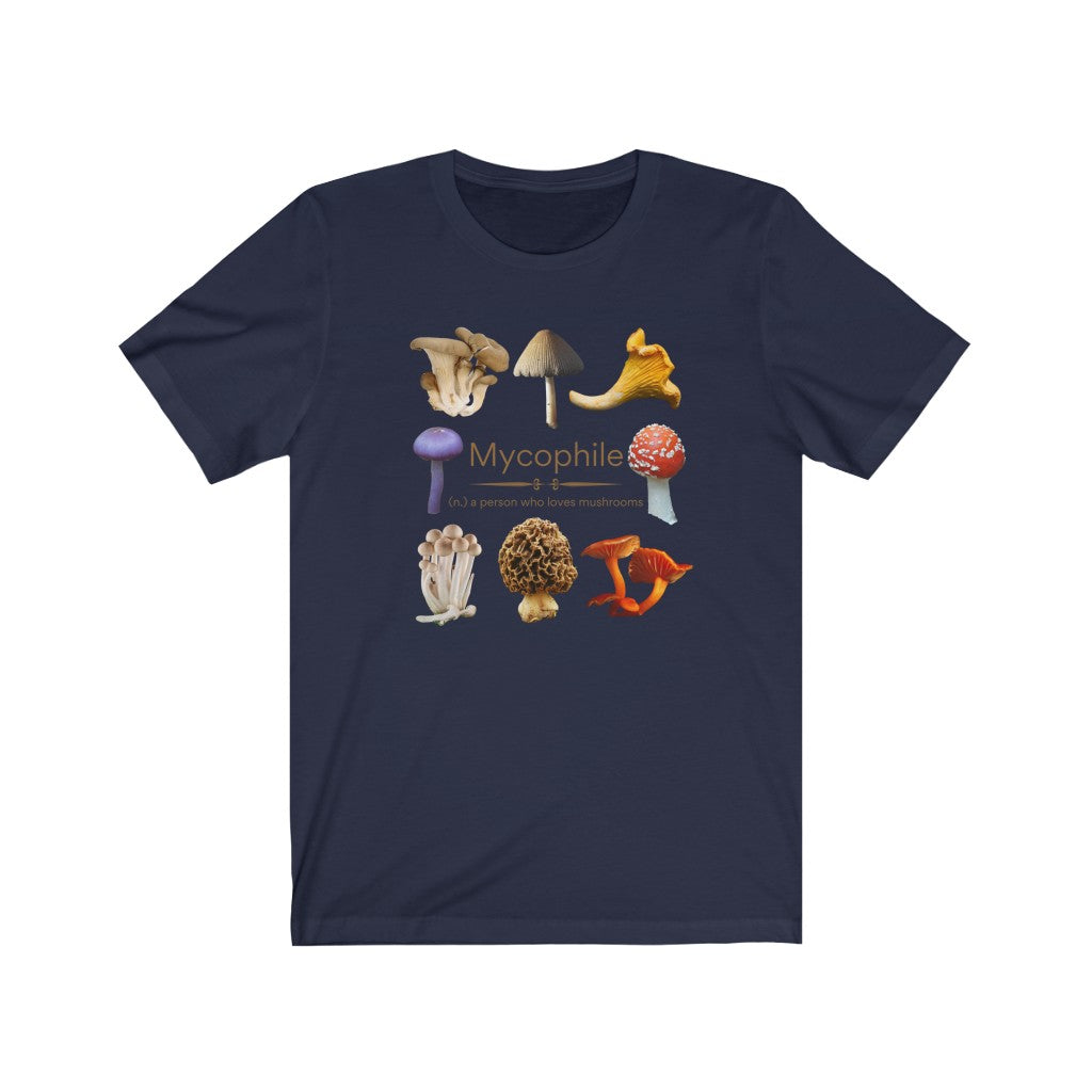 Mycophile (realistic) - mushroom lover T-shirt